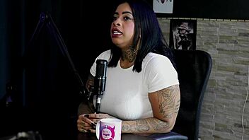 o cliente pediu pro cachorro ficar lambendo, gosta de homem com pau grande, bateu em menina na boate - marcelly mello sheer red 😏🐶🍆