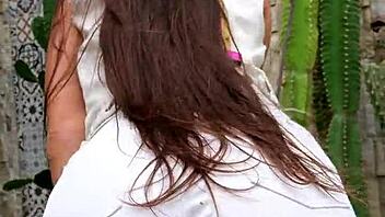 oh gosh i love sexy public flashing in those hot white jeans... so cute and teasing!