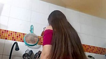 Chubby Latina Colombian with giant cameltoe masturbates in wet leggings for juicy solo fantasy