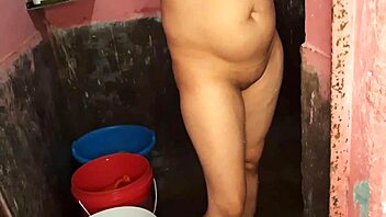 Nangi wife shows clean pussy and big boobs in bathroom 😍