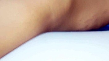 oh wow, i'm alone in the pool masturbatin with my toy, feelin so good...