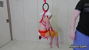 Tuhaf tatlı göt deliği sığınağına götürülüp limitsiz anal terapi alıyor