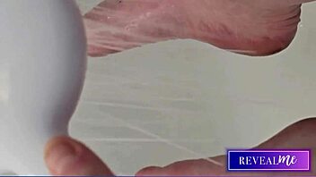 Revealme foot fetish fantasy with sexy soles and toe-sucking in shower 🦶😍