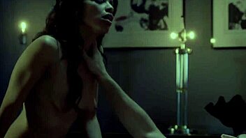 What episodes from Femme Fatales S02 E04 are translated to Arabic?