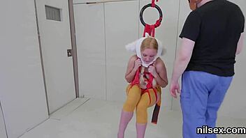 Gadis aneh dibawa ke rumah sakit lubang pantat buat terapi anal bebas