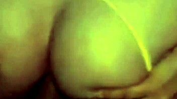 novinha estudante sentando com cuzinho apertado na pica grossa do amigo da escola