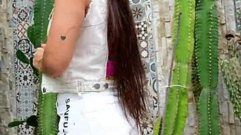 oh gosh i love sexy public flashing in those hot white jeans... so cute and teasing!