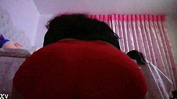 Twerking performance in Pueblo Joven Ica by Peruvian dancer