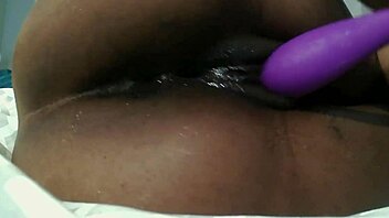 Qutie Quinn Plays With Wet Pussy