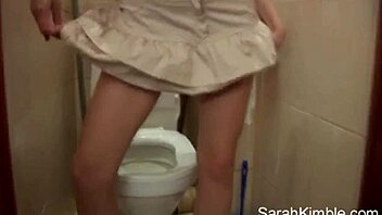 sarah kimble fingering pussy at comfort room