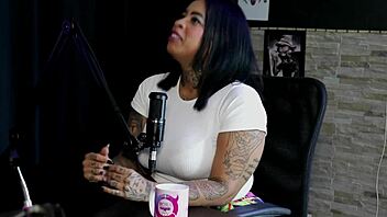 o cliente pediu pro cachorro ficar lambendo, gosta de homem com pau grande, bateu em menina na boate - marcelly mello sheer red 😏🐶🍆