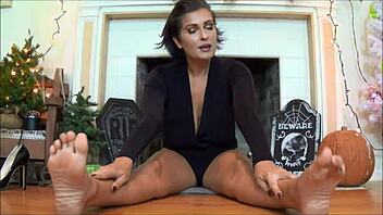 Goddess delivers barefoot humiliation to slave in bdsm feet session