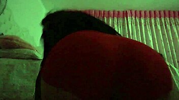 Twerking performance in Pueblo Joven Ica by Peruvian dancer
