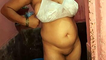 Nangi wife shows clean pussy and big boobs in bathroom 😍