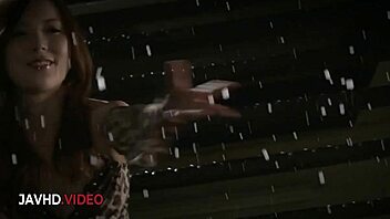 Busty milf wife sucks cock deep before hardcore creampie pounding in Japan 😈🍆💦