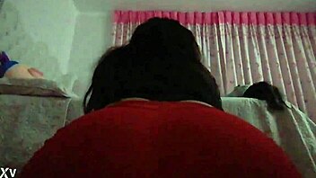 Twerking performance in Pueblo Joven Ica by Peruvian dancer