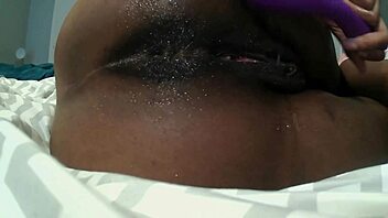 Qutie Quinn Plays With Wet Pussy