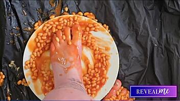 Revealme foot fetish fantasy with sexy soles and toe-sucking in shower 🦶😍