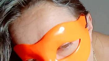 Esposa puta infiel masturbates for her husband's boss 😈