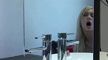 Threesome milf slut delivers blowjob before rough doggystyle fucking