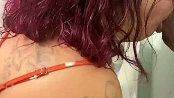 Poke my throat offers a full video experience with deep interactions and natural elements.