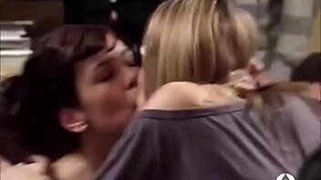 Girls Kissing Passionately In Game!