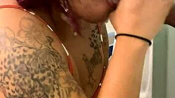 Poke my throat offers a full video experience with deep interactions and natural elements.