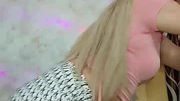 Rosadita transexual looks so sexy pulling on that thick polla in hot crossdressing action 😘