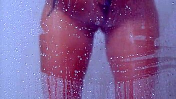 College tanned girl showers in bikini!