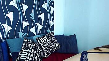 Petite brunette teen fingers to orgasm?