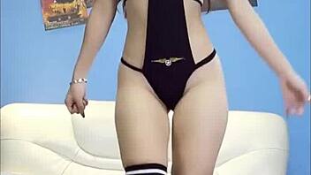 Chinese Girl Xeimeren Dancing Boldly in Pantyhose