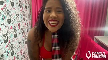 Ficou com a bucetinha inchada de tanto gozar. Novinha da buceta apertada gozando muito in solo masturbation.