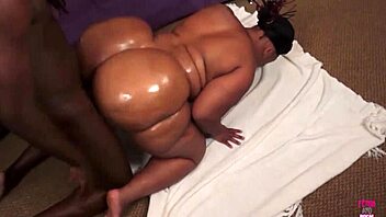 i cant beleive how eazy this huge ass fat ebony girl swallows big cock