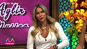 i saw aylin mujica in that short skirt