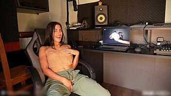 oh man my wild reaction to that amateur porn at knock knock club yeah