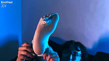 Hey, do you really think you can handle the scent of my dirty nylons without giving in