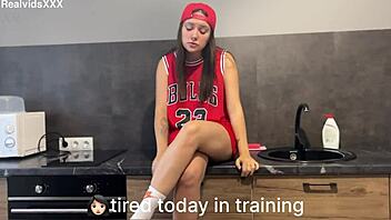 Loose your ass honey, I'll relax you after your productive day with some fun