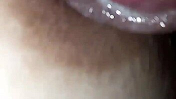 Capezzolo Pieno Di Saliva E Cappella In Intense Saliva Play