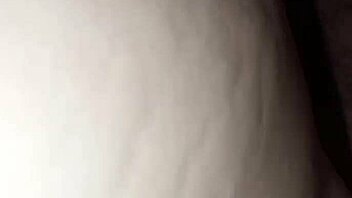 Capezzolo Pieno Di Saliva E Cappella In Intense Saliva Play