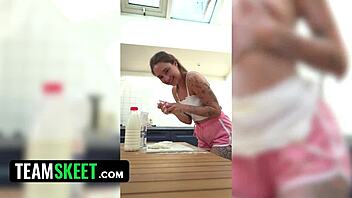 Pretty Mary Puts On A Whole Show For Her Teamskeet Fans