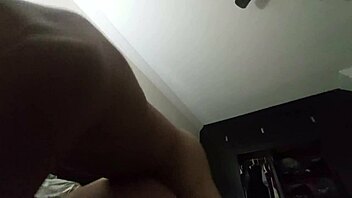 mi hermanastra estaba aburrida y terminamos cogiendo con esa curvy latina sexy