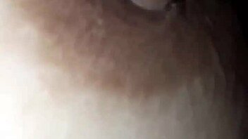 Capezzolo Pieno Di Saliva E Cappella In Intense Saliva Play