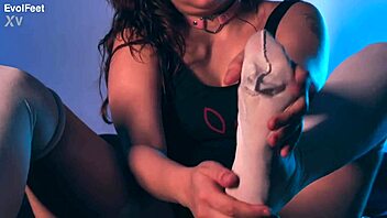 Hey, do you really think you can handle the scent of my dirty nylons without giving in