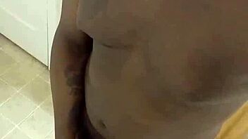 Masturbating with mirror selfie for free 😏