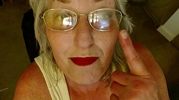 Dawnskye1962 exposes herself as curvy mature tutor in retro solo roleplay