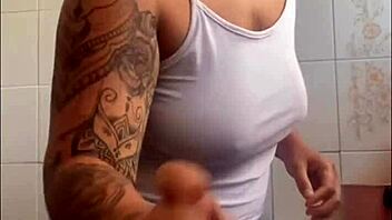 EU QUERO CARINHO NA XERECA FLASHING THAT BIG PUSSY!