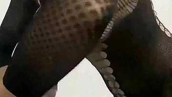 Contratei essa empregada e ela veio com esse vestido que tesão, não consegui me segurar!