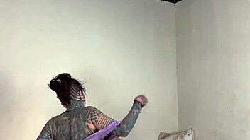 Behind the scenes with Von Poison and Carmona bareback anal fun