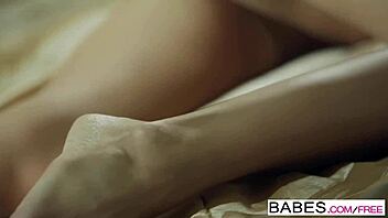 Blonde nerdy babe in glasses unleashes her femme fatale side!