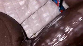 What makes cream cum drip on ebony milf?